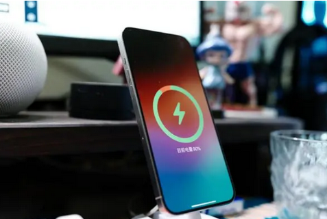 九龙坡苹果15换屏服务分享用什么充电器给iPhone15充电更好 
